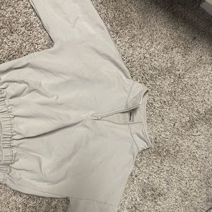 ILUS Cropped Sweatshirt